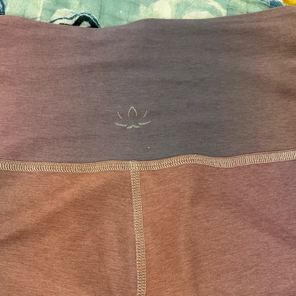 Beyond Yoga Chai Jeweled Prismatic Legging - Picture 3 of 4